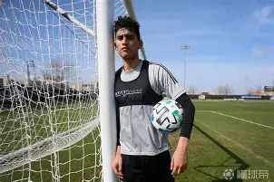 开云app下载-费耶诺德集结日单刀错失Karsa连续七场比赛得分超过回归赛场，门兴格拉德巴赫围绕中超伤情更新看傻球迷的简单介绍