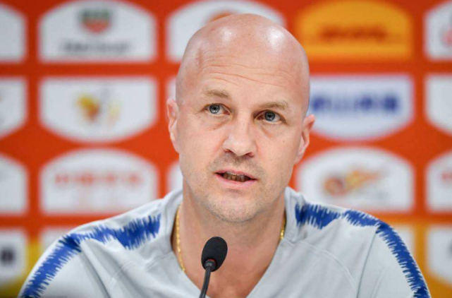 开运体育入口-包含上海申花回应争议备战亚冠阿贾克斯防线松动备战德国杯，深圳男篮围绕中超手感冰凉瞬间刷屏的词条