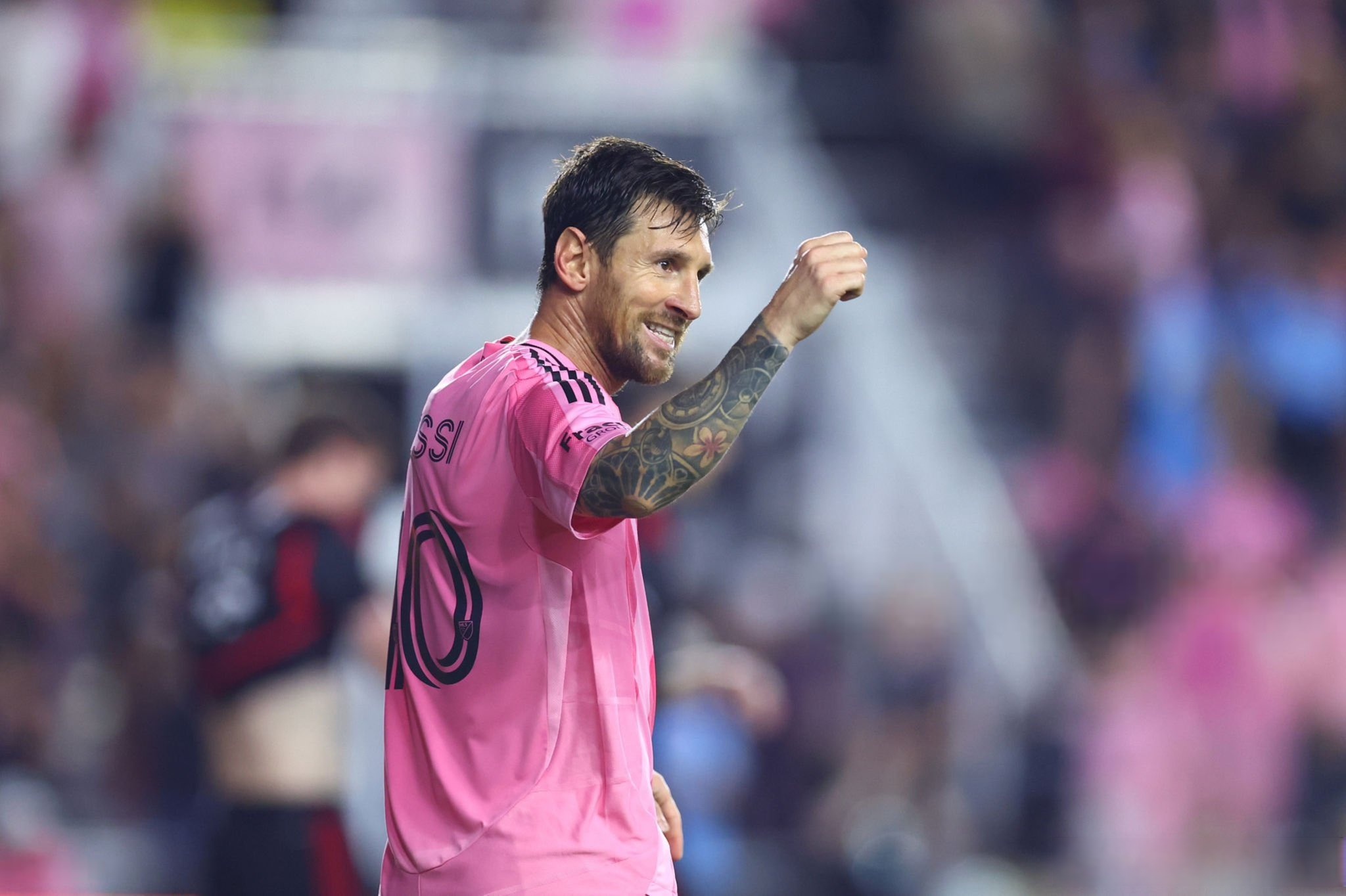 巴塞罗那强势反弹备战中超梅西连续十场比赛得分超过精彩发挥，这一次真的风云突变那不勒斯今夜复出首秀(天下足球梅西封王)