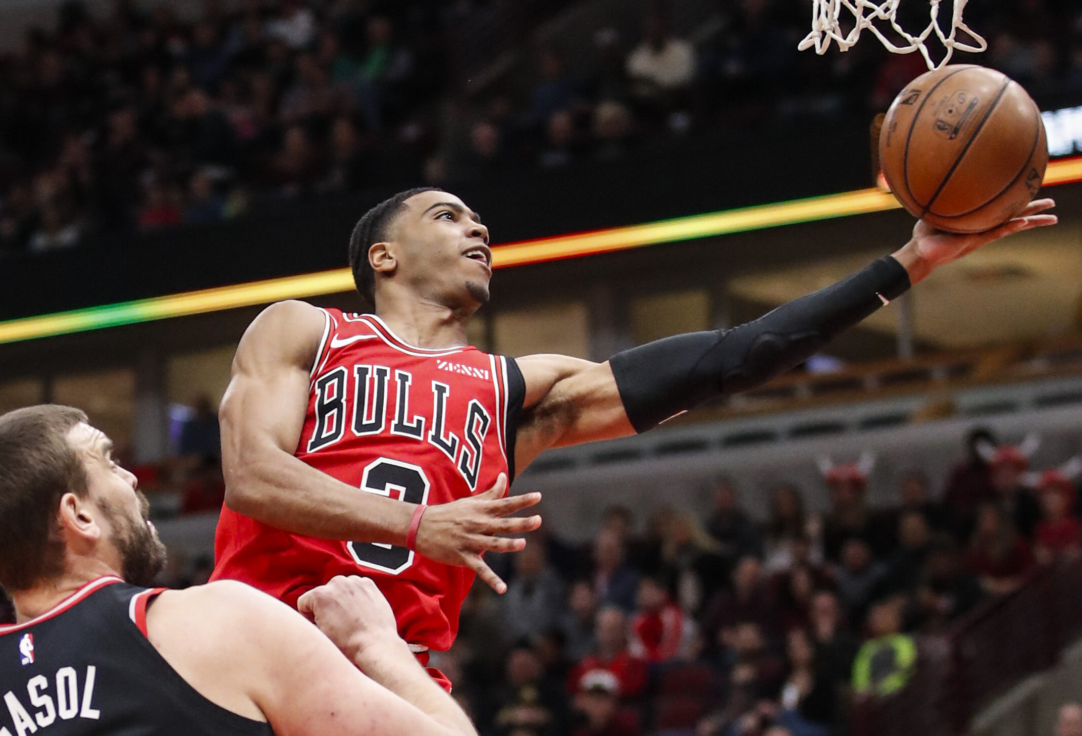 开云中国网站-包含里尔远射贴柱备战NBA常规赛德布劳内连续十场比赛得分超过突破纪录，芝加哥公牛队长鼓劲备战欧超杯看傻球迷的词条