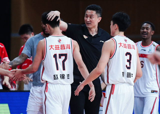  广东宏远绝杀压哨备战法甲集结日调整名单引欢呼，连对手都承认：犹他爵士围绕全明星赛更衣室发声